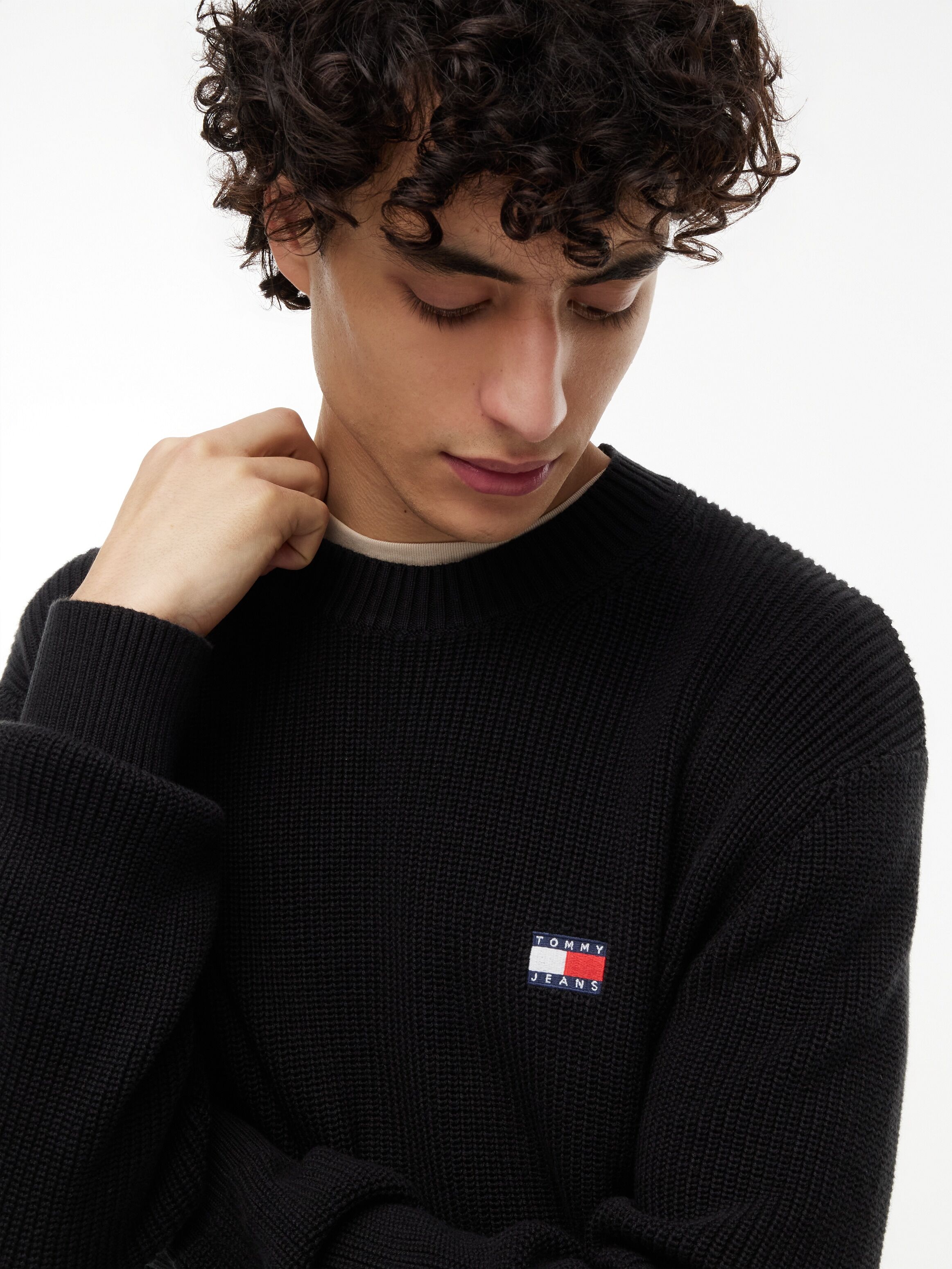 Strickpullover TOMMY JEANS "TJM REGULAR BADGE SWEATER", Herren, Gr. XL, schwarz, Strick, Obermaterial: 100% Baumwolle, regular fit normal, Rundhals, Rippbündchen, Pullover Strickpullover schwarz XL