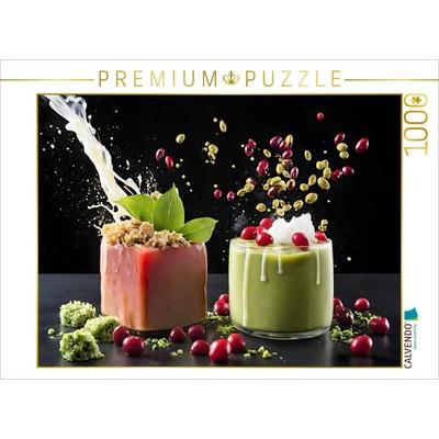 CALVENDO Puzzle Rot glasiertes Matcha-Petit-Four mit Iced-Matcha-Latte | 1000 Teile Lege-Größe 64x48cm Foto-Puzzle für glückliche Stunden