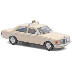 Busch H0 46876 Mercedes-Benz W123 Taxi mit Fahrer 1977 Modellauto 1:87