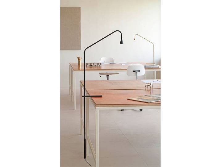 Austere T Tischleuchte Weiß - Trizo21 - Wohnzimmer - Messing