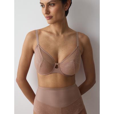 Triumph "Comfort Contour W01" verkleinert die Brust optisch um eine Cup-Größe