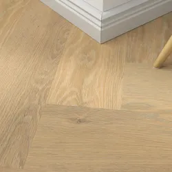 Klick-Vinyl Cella creme Fischgrät – inkl. Dämmung & Fußleisten