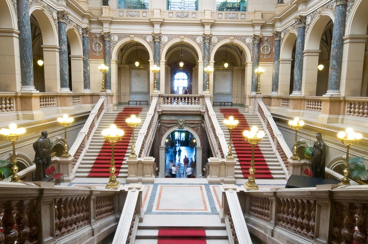 Fototapete PAPERMOON "Nationalmuseum Prag", bunt, B:4m L:2,6m, Vlies, Tapeten, Fototapete bunt B/L: 4m x 2,6m, Bahnen: 8 Stk.