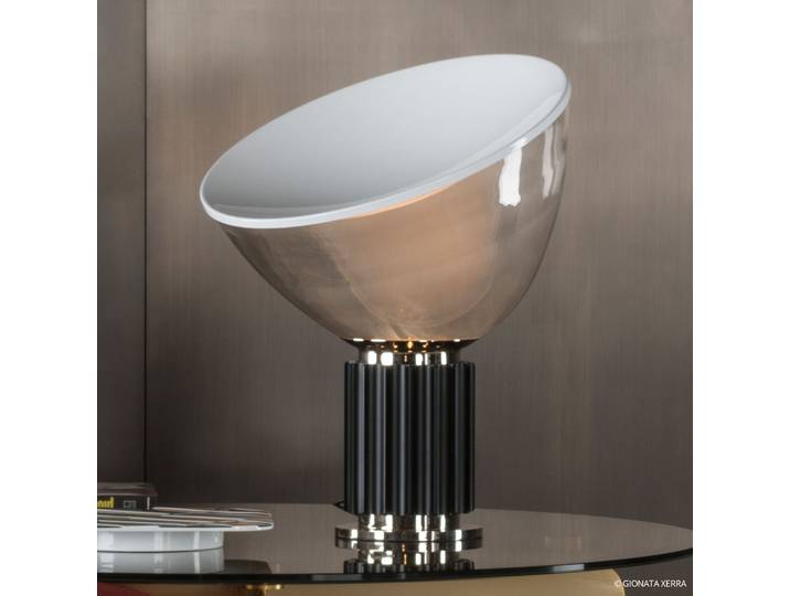 Taccia LED-Tischleuchte Small, schwarz - Flos Taccia small - Wohnzimmer - Design - Metall - Einflammig