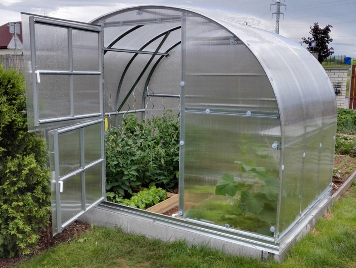 Baumera Kas Klasika 6 met funderingen en 4 mm polycarbonaat, 3 x 2 meter