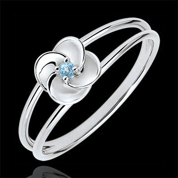 Edenly Ring BlÃ¼te - Erste Rose - WeiÃŸgold und blauer Topaz - 9 Karat