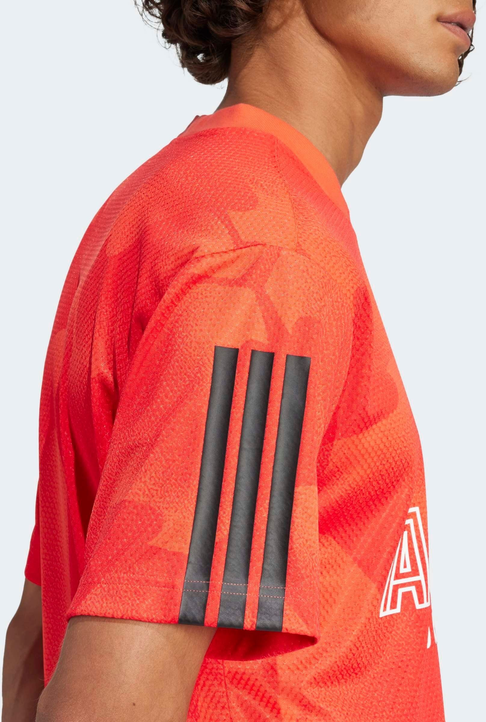T-Shirt ADIDAS SPORTSWEAR "HOUSE OF TIRO NATIONS PACK" Gr. M, schwarz (bright rot, schwarz, multicolor), Shirts, Herren, M, Obermaterial: 100% Polyester, T-Shirt, sportlicher Schnitt, kurze Ärmel, mit Grafik und Allover-Print bright rot, schwarz, multicol