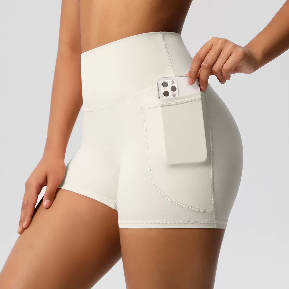 INF Pocket-Shorts 2er-Pack mit englischem Pflegeetikett – High-Waist Yoga-Shorts aus gebürstetem Nylon mit Seitentasche L Beige