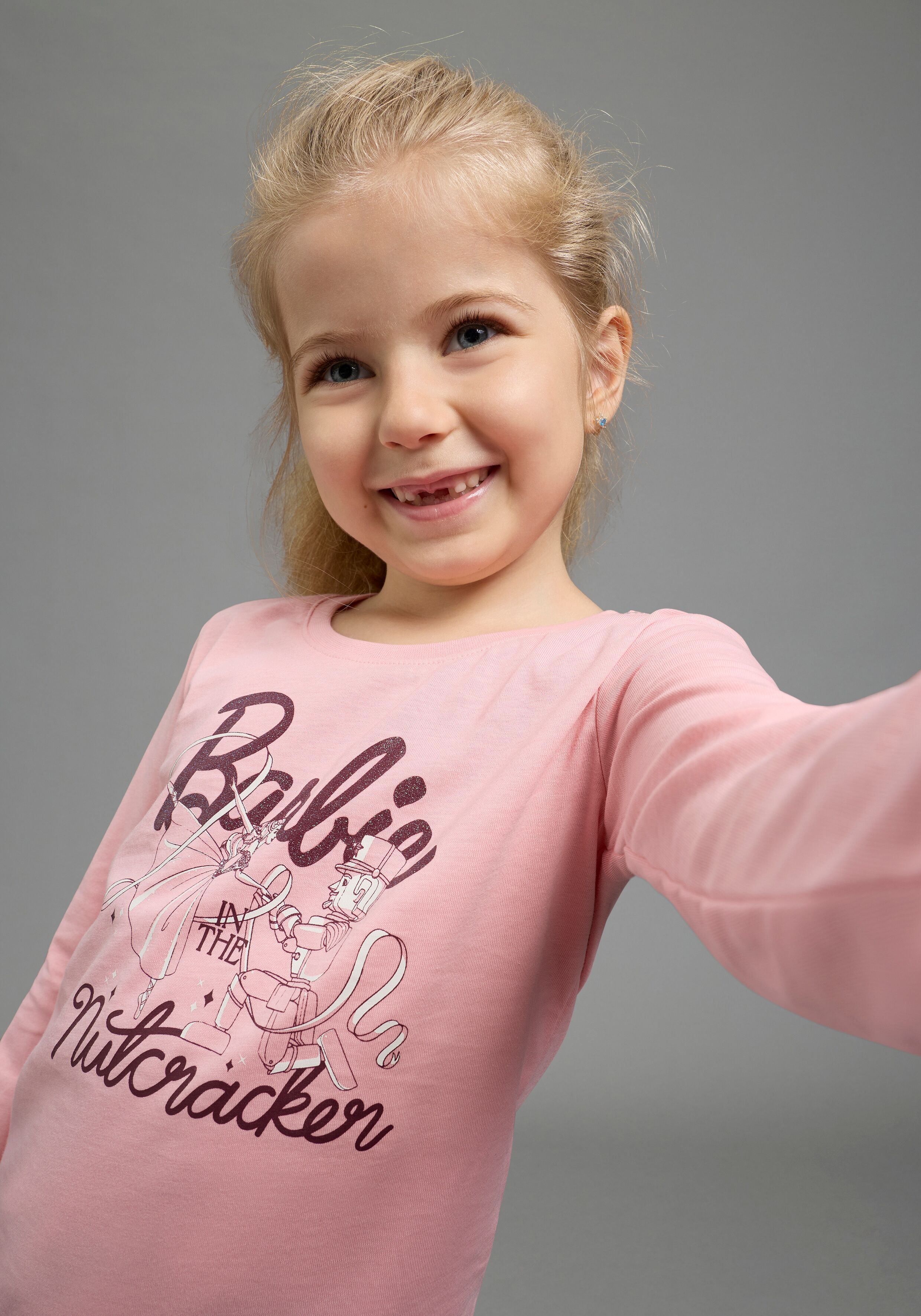 Langarmshirt KIDSWORLD "BARBIE Glitzerdruck Shirt, Mattel", Mädchen, Gr. 140/146, rosa, Single Jersey, Obermaterial: 95% Baumwolle, 5% Elasthan, bedruckt, Basic hüftlang, Rundhals, Shirts Langarmshirt, BARBIE Nussknacker Shirt, hüftlange Basic-Passform, L