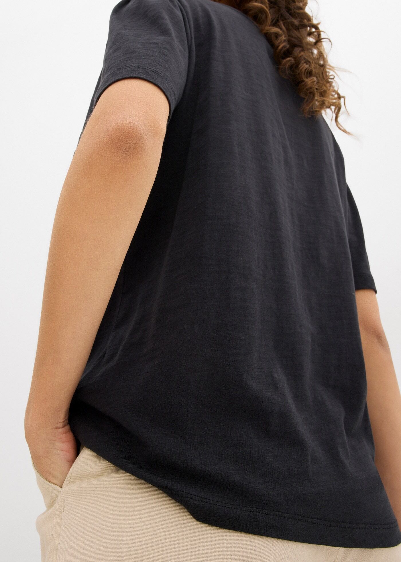 T-Shirt BONPRIX, Damen, Gr. 40/42 (M), schwarz, Jersey, Obermaterial: 100% Baumwolle, unifarben, loose fit hüftbedeckend, Rundhals, weit, Shirts T-Shirt, lockere Passform, weite Ärmel mit dezenter Raffung an der Schulter schwarz 40/42 (M)