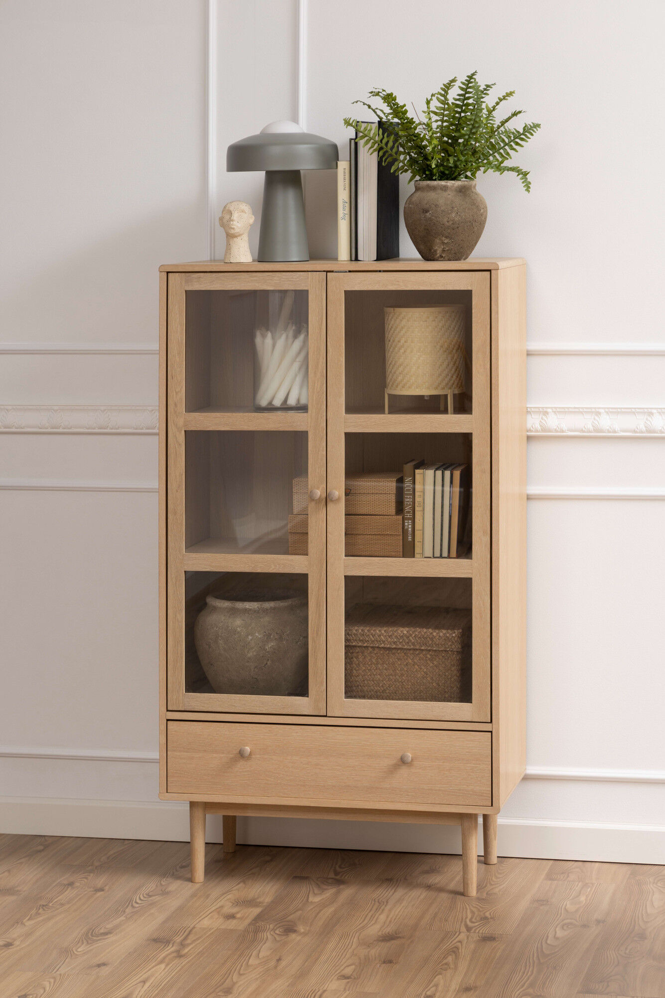 Vitrine ACTONA GROUP "Aston", weiss (weiß pigmentiert eiche), B:80cm H:144,8cm T:40cm, Schränke, Vitrine, Schrank, 2 Glastüren, 2 Einlegeböden, 1 Schublade, Eiche Furnier weiß pigmentiert eiche weiss pigmentiert, B/H/T: 80cm x 144,8cm x 40cm, Schubladen: 