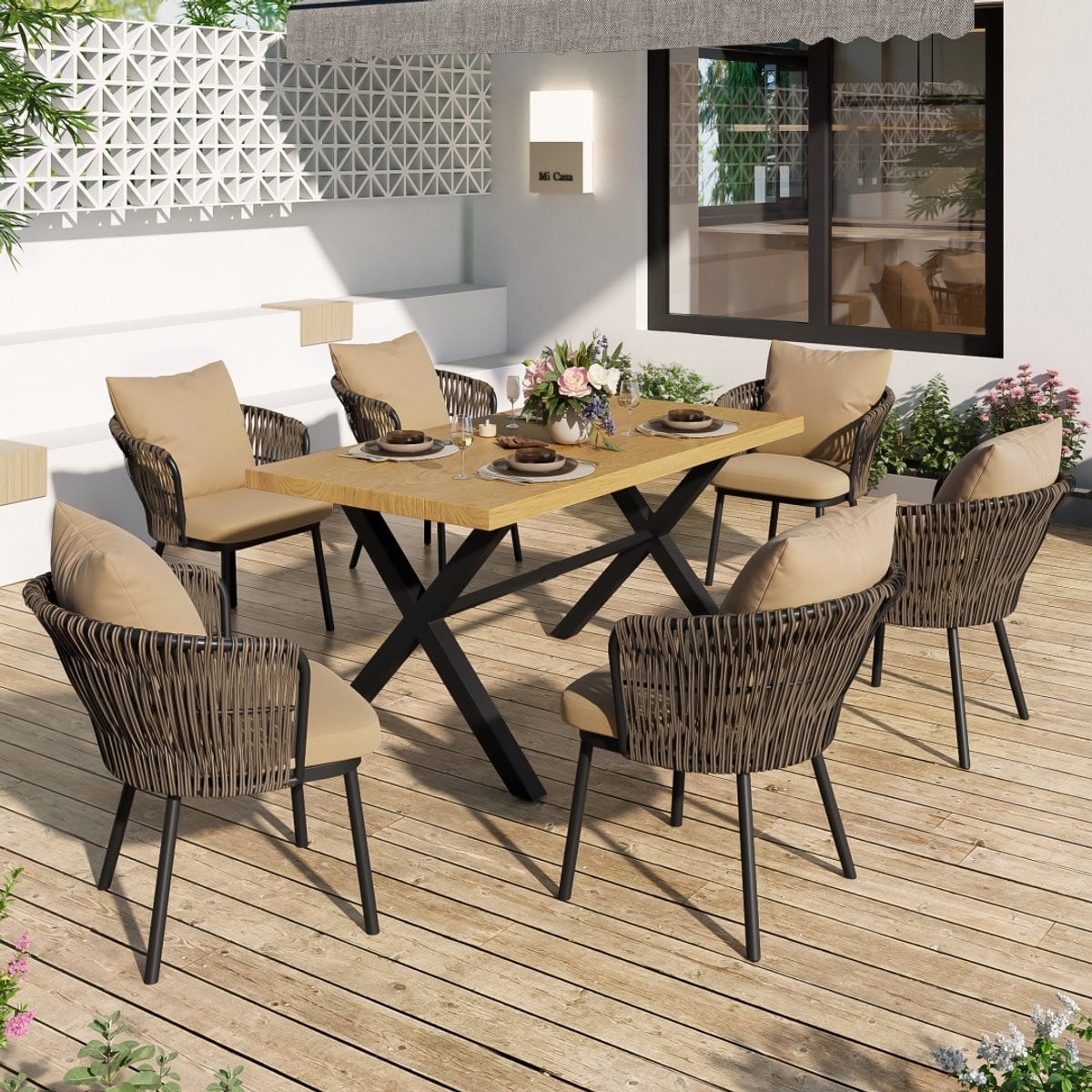 Moderne beige tuinlounge van rattan met metalen frame voor volwassenen