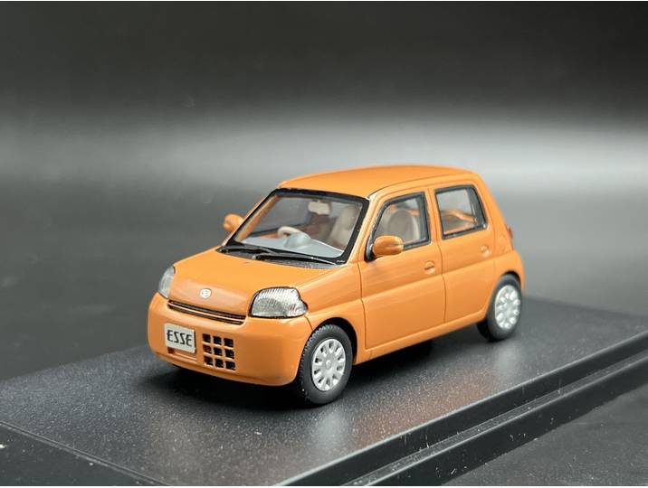 Hi-Story, modèle réduit en résine d’une voiture ESSE DAIHATSU 2006, échelle 1:43.