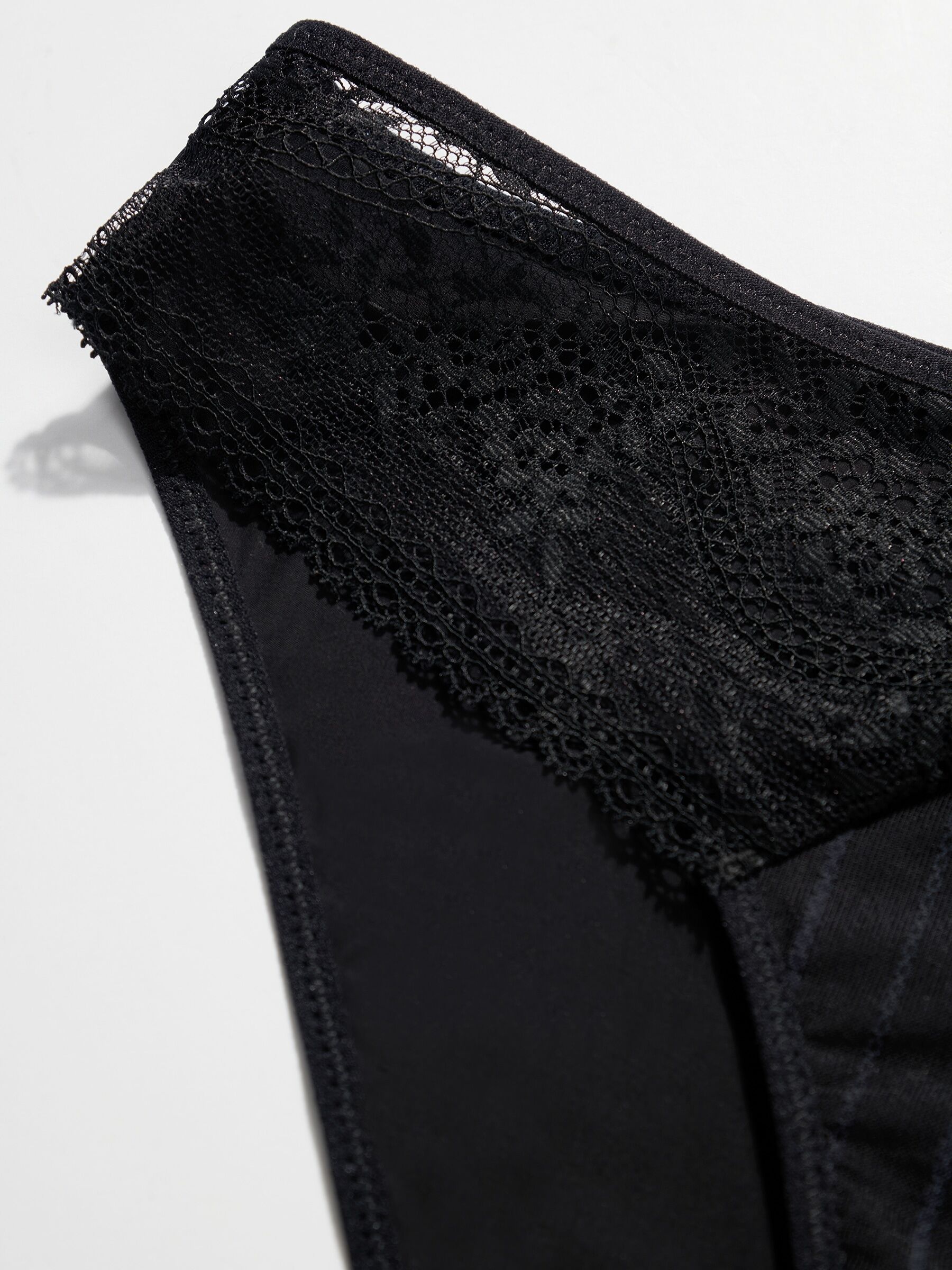Slip PASSIONATA "MADDIE", Damen, Gr. 44, Tüll, schwarz, Tüll, Obermaterial: 78% Polyamid, 22% Elasthan, körpernah, Unterhosen Slip, florale Spitze, Microfaser, elastischer Bund schwarz 44, Tüll