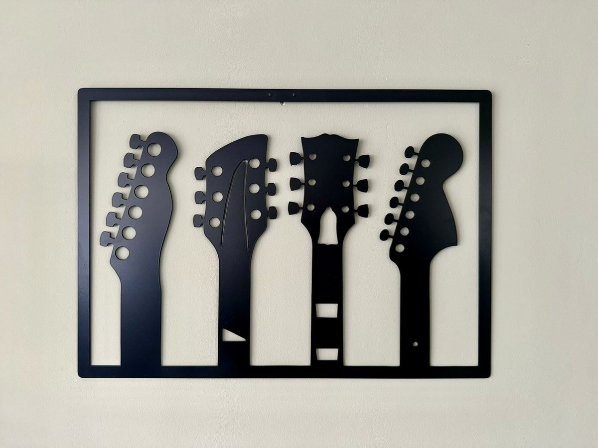 Metalen wanddecoratie met grafisch gitaren ontwerp