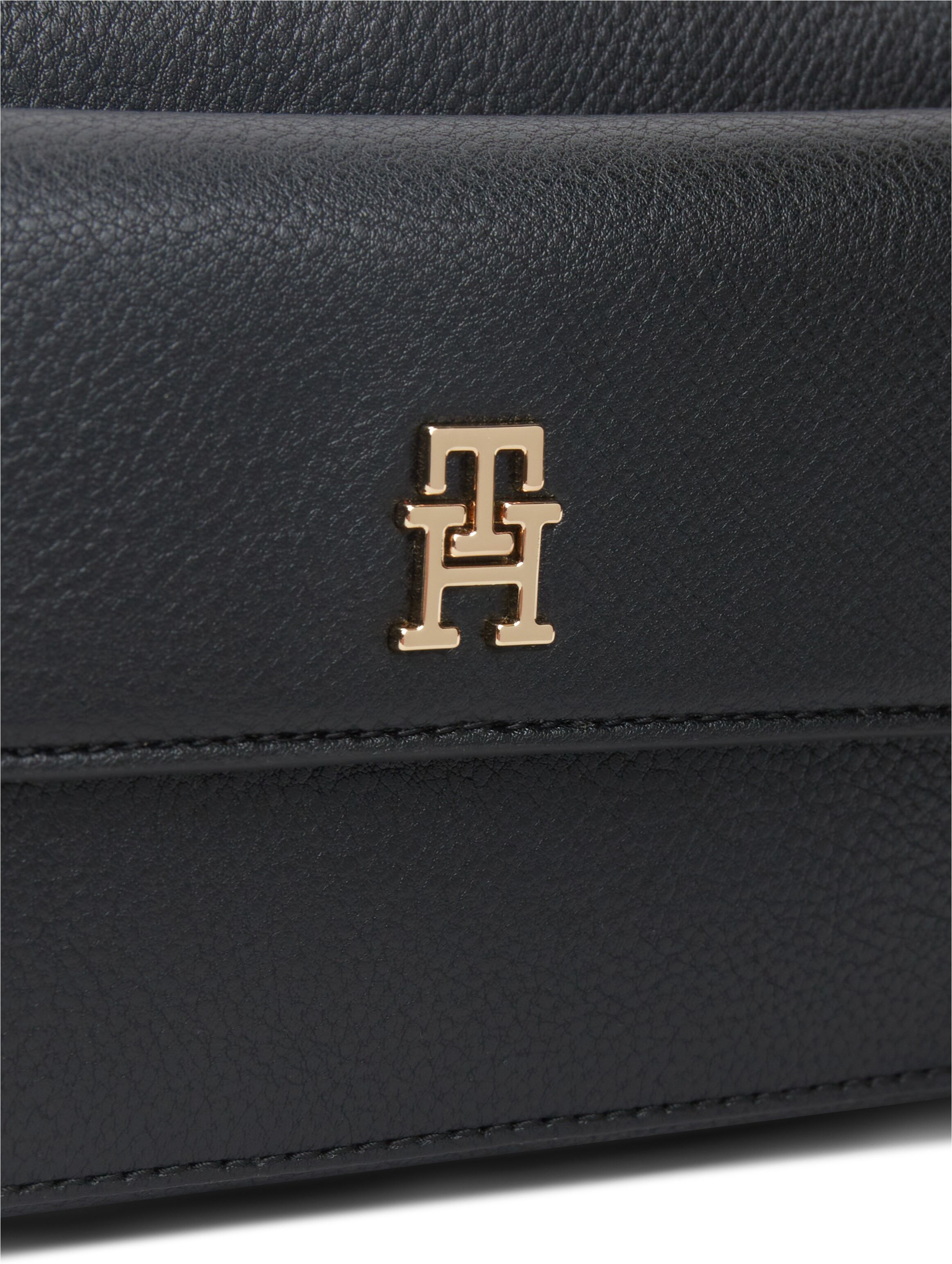 Umhängetasche TOMMY HILFIGER "TH ICON CAMERA BAG", Damen, Gr. B/H/T: 22cm x 12cm x 7cm, schwarz, Lederimitat, Taschen Umhängetasche, Damen Clutch, Schultertasche mit goldfarbenem TH-Logo schwarz B/H/T: 22cm x 12cm x 7cm