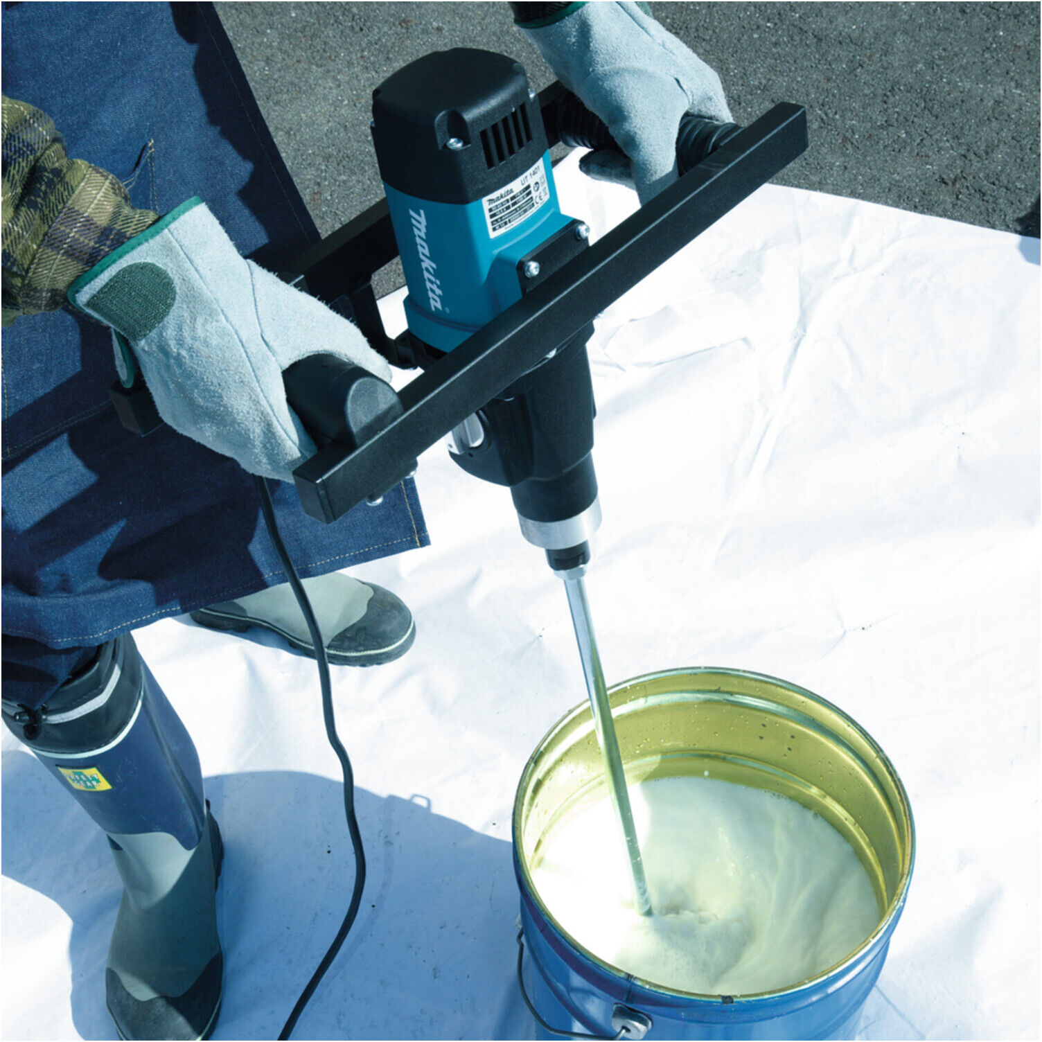 Makita UT1401 Rührgerät mit 140 mm Rührquirl und 1220 W Leistung)