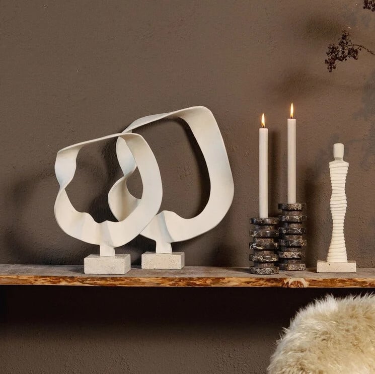 PTMD Ornament Vae Beige gegoten aluminium met travertin voet S