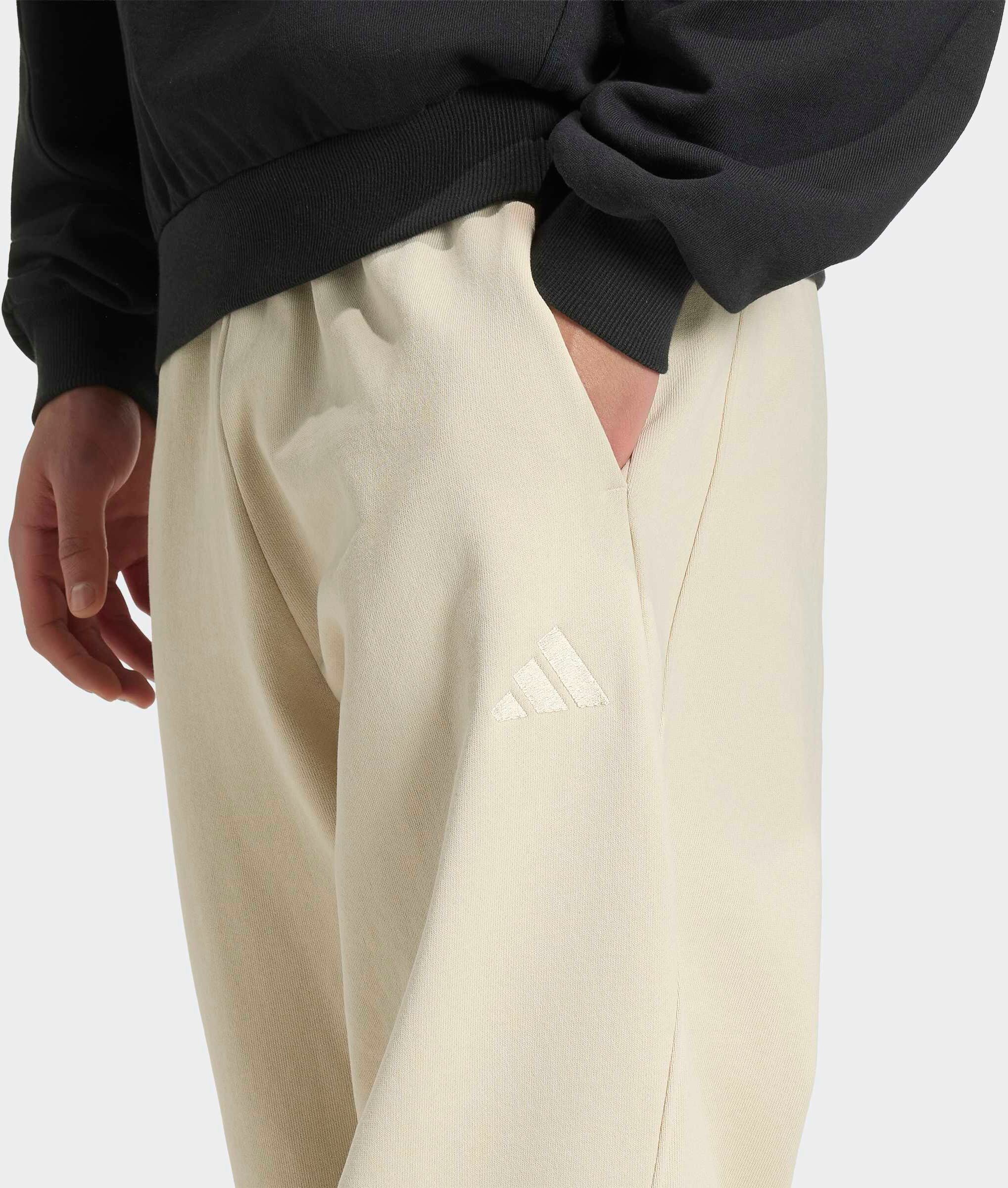 Sportswear "ADIDAS KIT, BÜNDCHEN, REGULÄR GESCHNITTEN, KLEINES LOGO" Schwere Premium-Qualität, robuste Stoffstruktur