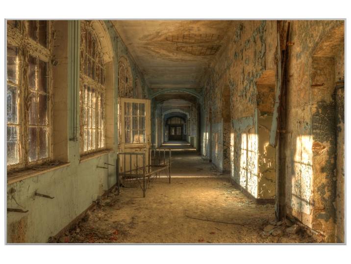 Bild mit Rahmen Lost Place Flur image LAND