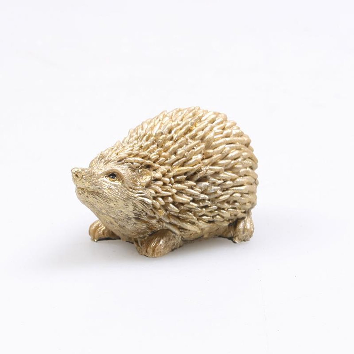Gouden decoratief beeldje van een kleine egel, B/D/H: 5,5 x 4 x 3 cm