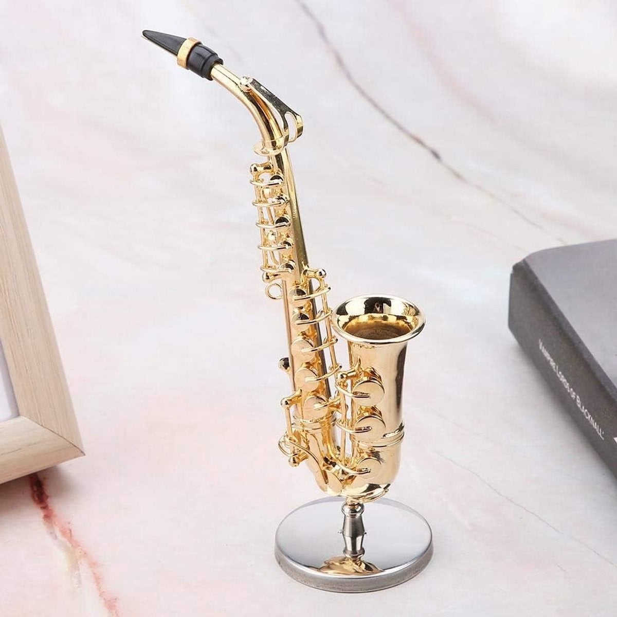 Miniatuur Alto Saxofoon Replica van 14 cm met Stand en Case - Muzikaal Decoratief Instrument voor Thuis en Verzamelingen