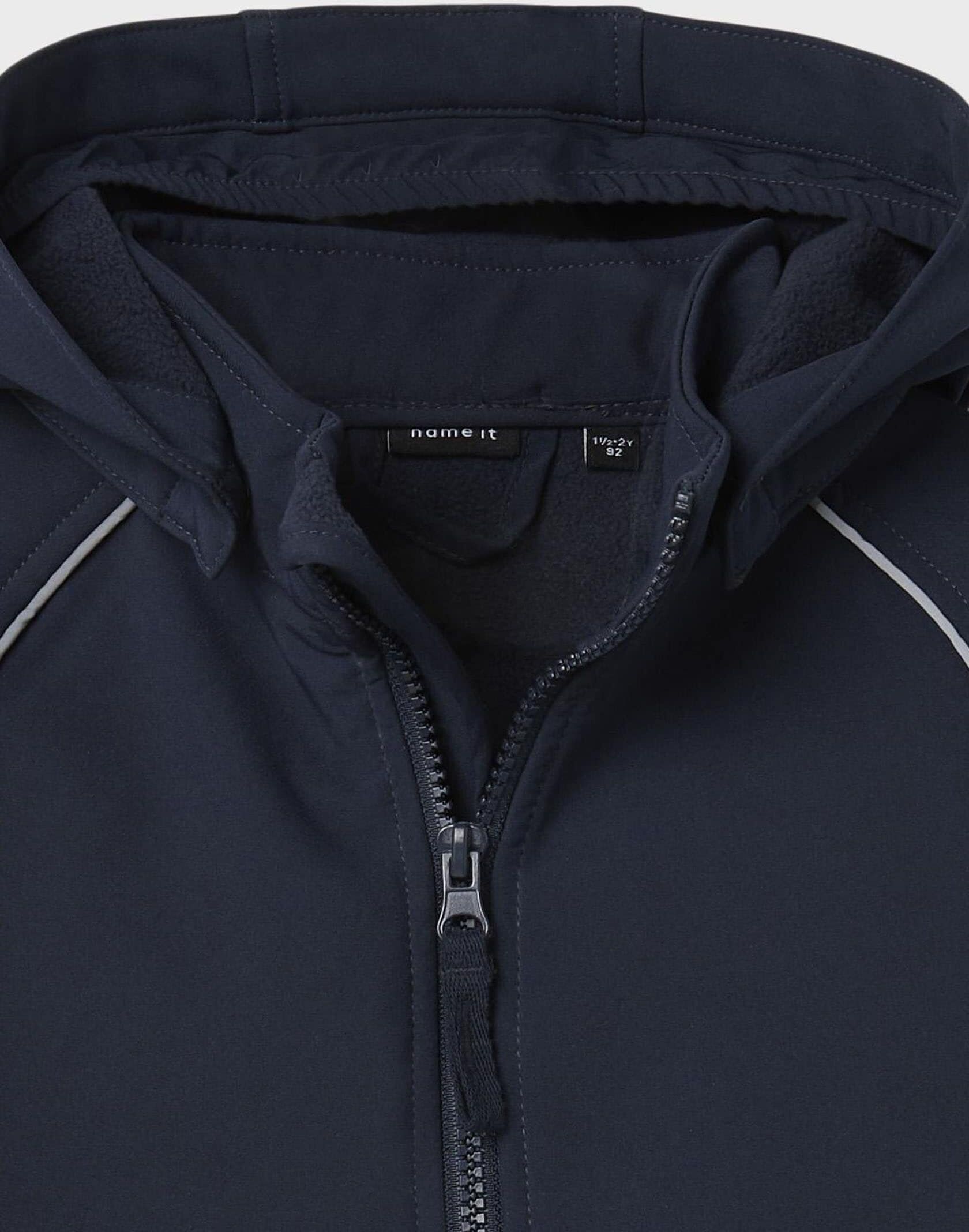 Softshelloverall NAME IT "NMNALFA SOFTSHELL SUIT SOLID FO NOOS", Mädchen, Gr. 110, N-Gr, blau (schwarz sapphire), Softshell, Obermaterial: 94% Polyester, 6% Elasthan, unifarben, Overalls Softshelloverall schwarz sapphire 110, N-Gr
