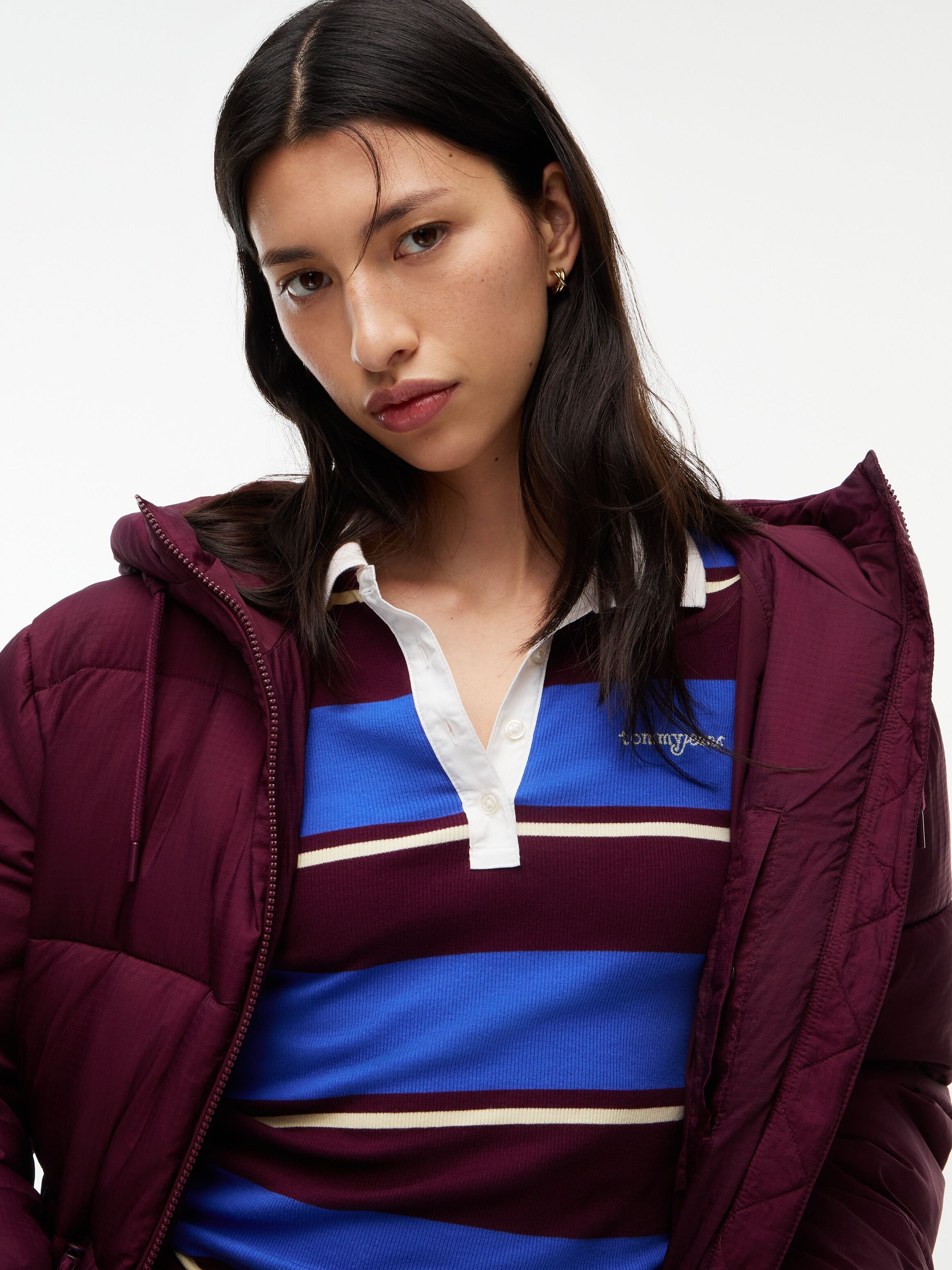 Steppjacke TOMMY JEANS "TJW HOODED MIDI PUFFER JACKET", Damen, Gr. S (36/38), rot (calypso berry), Web, Obermaterial: 100% Nylon. Futter: 100% Polyester. Füllung: 100% Polyester, unifarben, Po-bedeckend, Bündchen, Jacken Steppjacke, Kunstfaser calypso ber