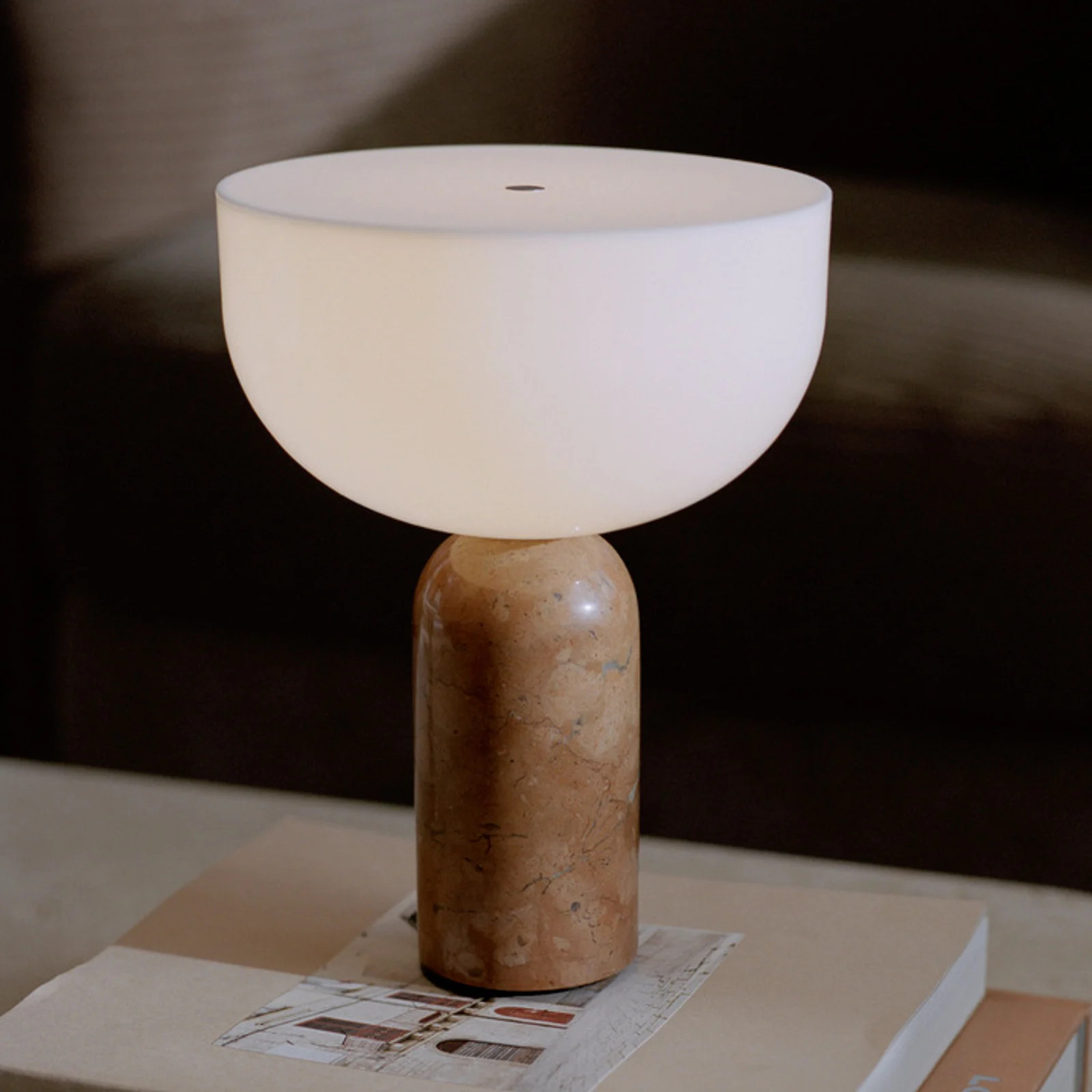 New Works Kizu Portable Tafellamp Red - Designer Lamp met Marmeren Basis en Glazen Kap