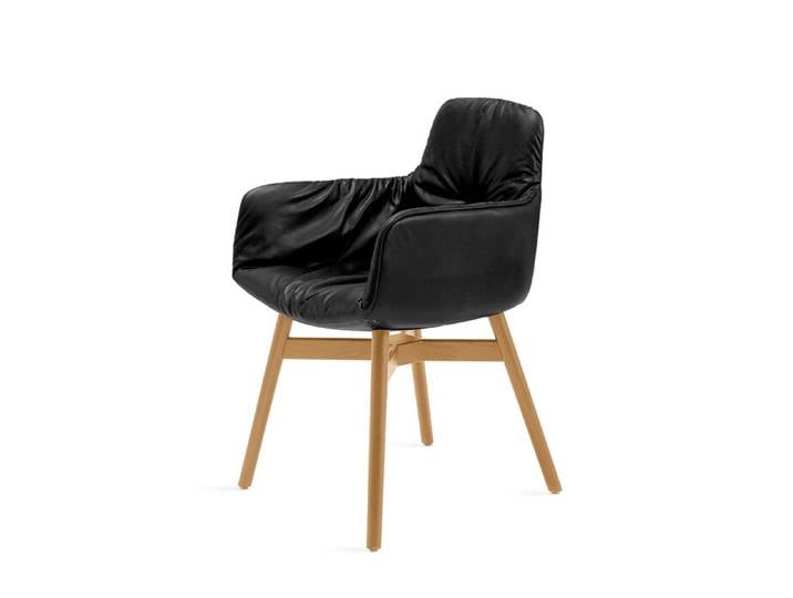 Armlehnstuhl Leya Freifrau Bezug Leder ebony, Gestell Eiche geölt schwarz, Designer Hoffmann Kahleyss Design, 58x86x59 cm