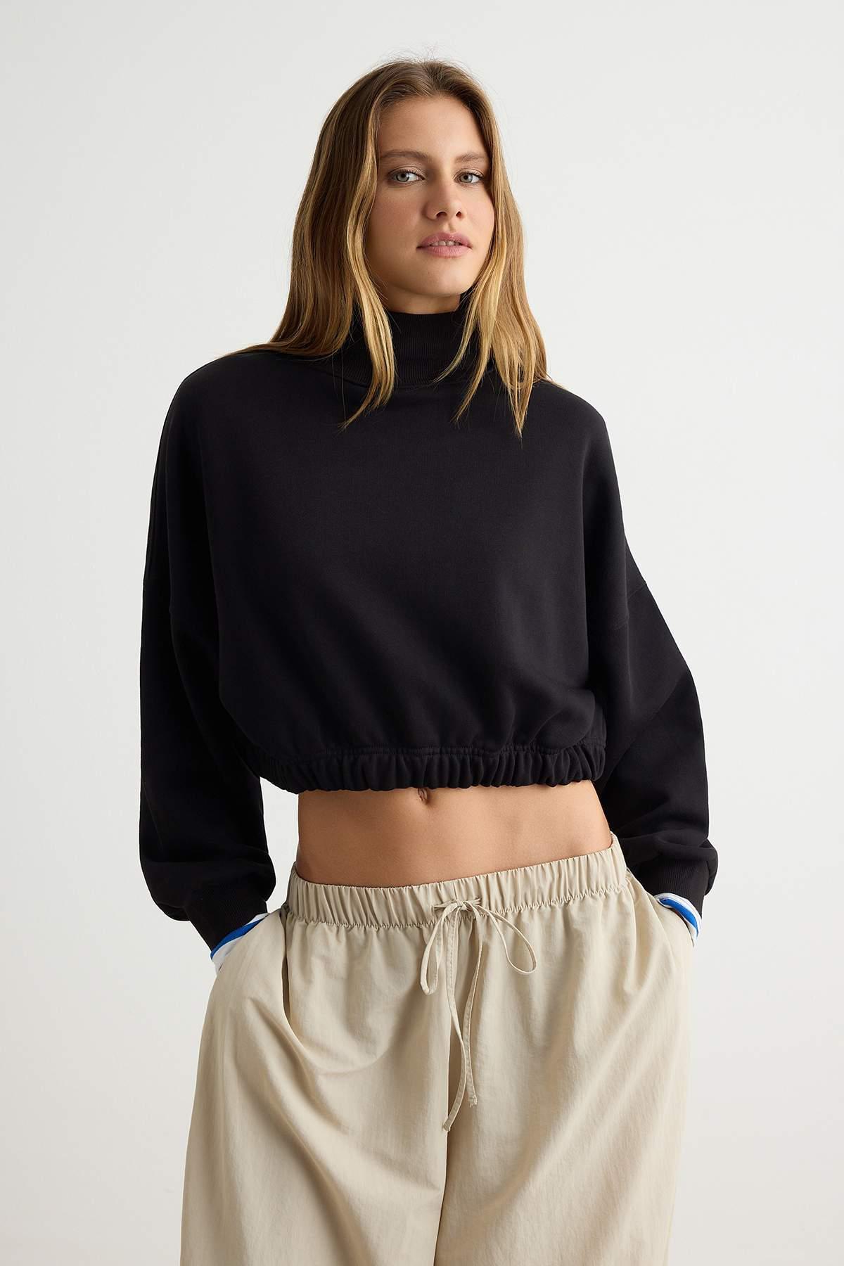 TRENDYOLMİLLA Damen Schwarz Einfarbig Lang, Oversize Sweatshirts