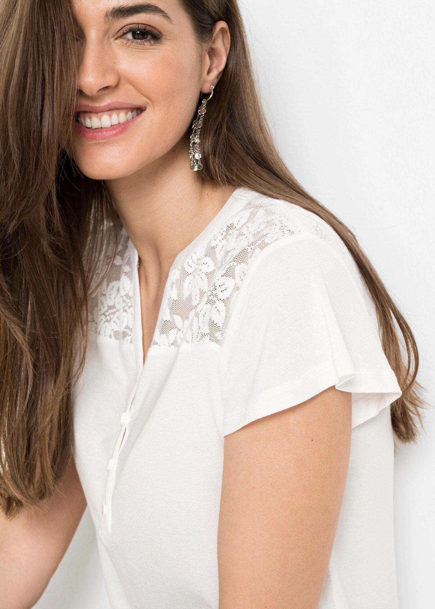 Henleyshirt BONPRIX "Henleyshirt aus Viskose-Mix", Damen, Gr. 32/34 (XS), weiss (wollweiß), Obermaterial: 95% Viskose, 5% Elasthan. Spitze: 95% Polyester, 5% Elasthan, figurumspielend, Shirts Henleyshirt, figurumschmeichelnde Passform, Kurzarm, aus Viskos