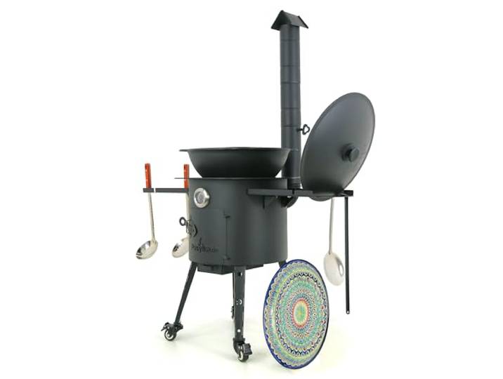 Utschak Feuerofen Ø40 cm & Gusseisen Kasan 12L Flacher Boden + Plov Zubehör Mobiler Ofen auf Rollen mit Ablagetisch, Schornstein, Rischtan Lagan Teller, Schaumlöffel, Deckel, Outdoor Kochtopf Wok