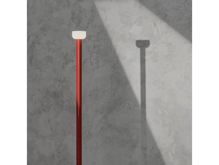 FLOS LED Stehlampe Bellhop, dimmbar, rot, für Wohn- / Esszimmer, Aluminium, Design, LED Stehlampe