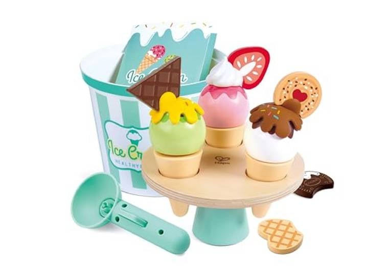 Hape Eiscreme-Set - EIS Spielzeug, 3 Bunte Eiskugeln, 3 Soßen und 5 Dessertbeläge, drehbare Eistheke, großer Eisbecher zum Transportieren, Lernspielzeug, Rollenspielset für Kinder ab 24 Monaten