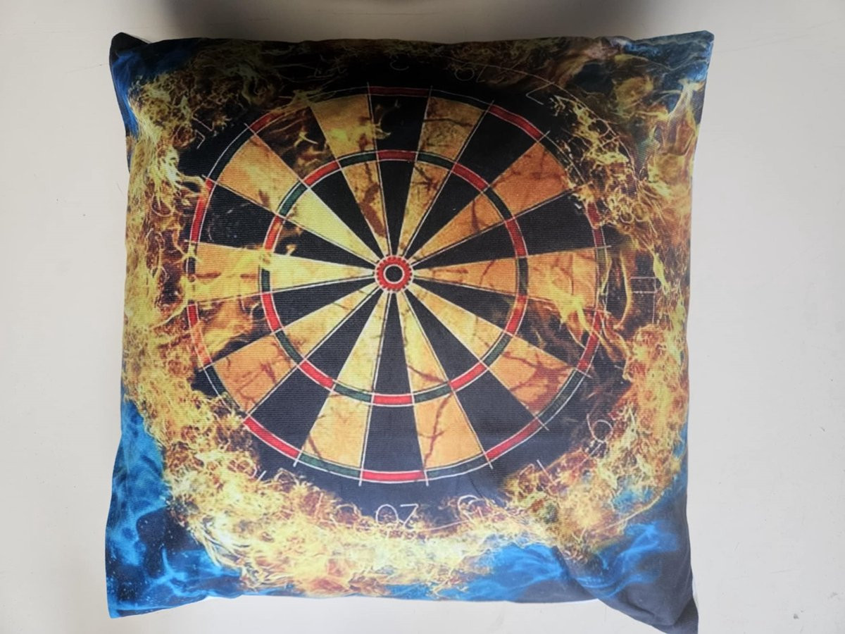 Sierkussen met Darts en Dartbord afbeelding