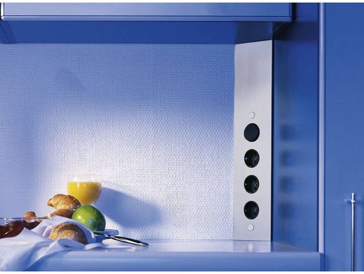 THEBO Energie-Ecksäule ST 3007 aus Edelstahl mit 4 Steckplätzen