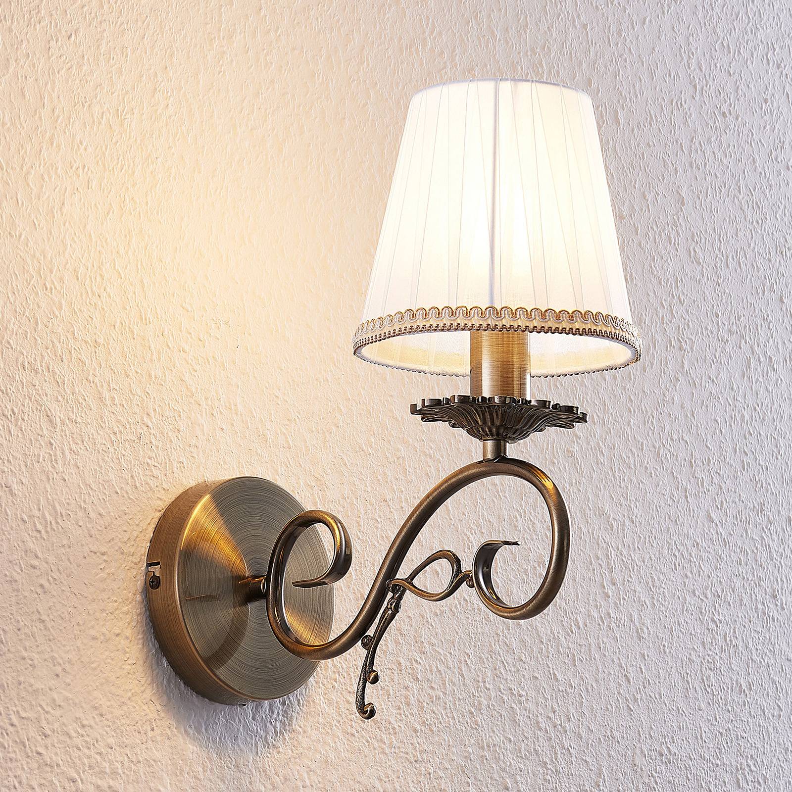 Wandleuchte Finnick Lindby, dimmbar, bronze / altmessing, für Wohn- / Esszimmer, Textil / Stoff / Seide