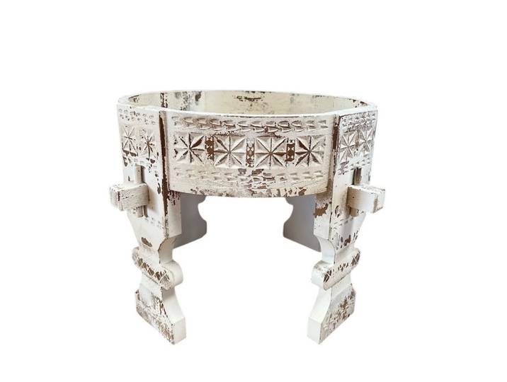 Table basse ronde en bois sculpté