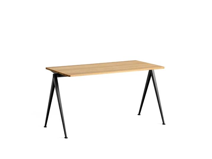 HAY Pyramid 01 Schreibtisch Oak clear lacquer-140x65cm-schwarzes Stahlgestell