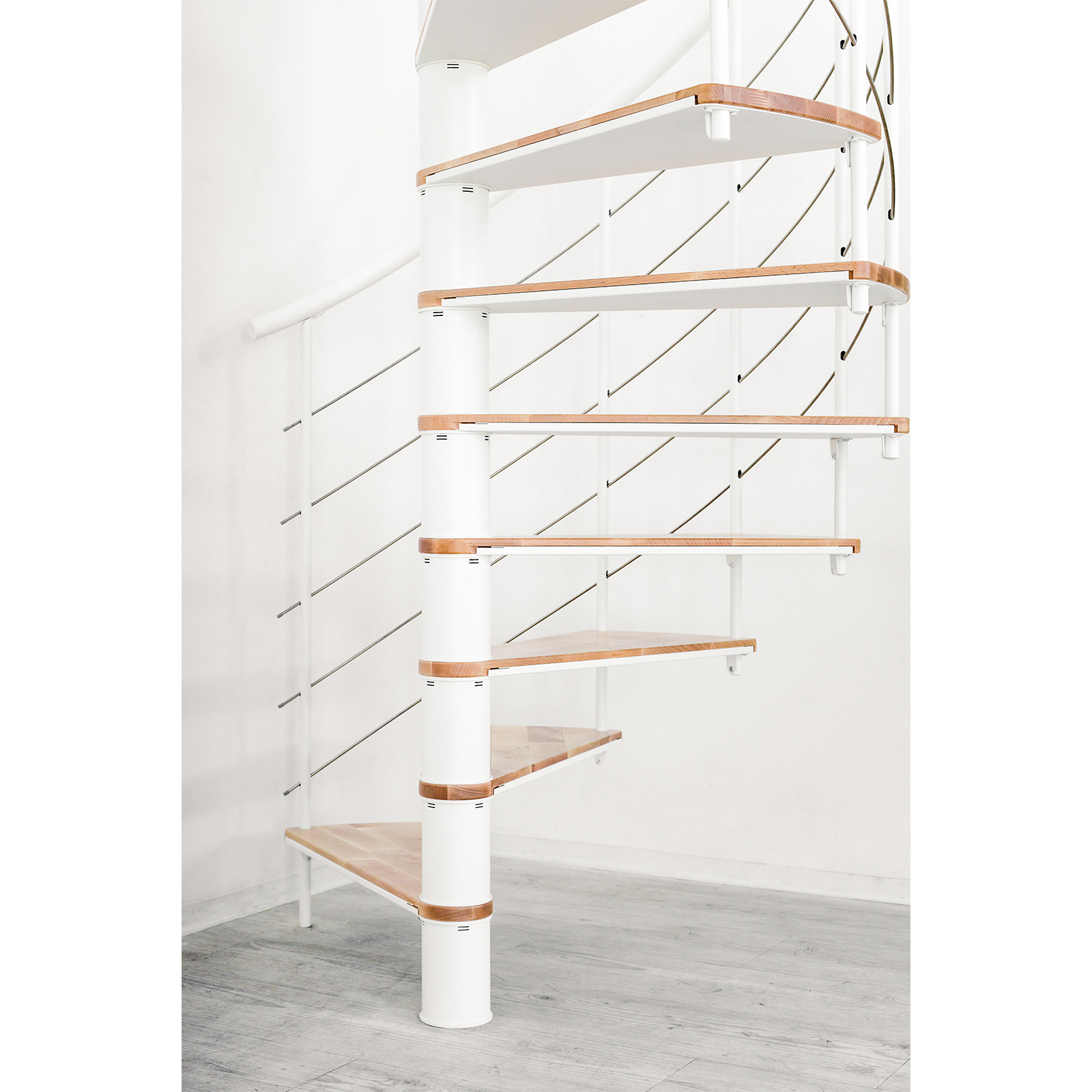 Minka Spindeltreppe Fusion 37 - 295cm Geschosshöhe Walnuss Schwarz 160cm Durchmesser