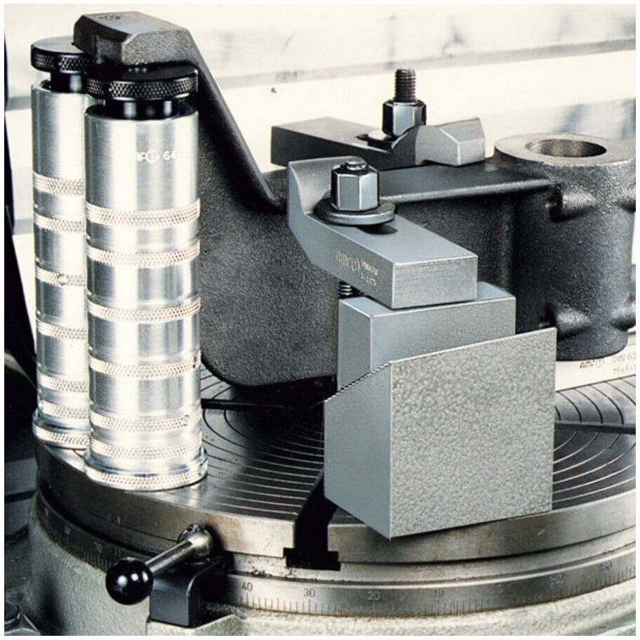AMF Stiftschraube DIN6379 M16x125mm vergütet auf 8.8 (81422)