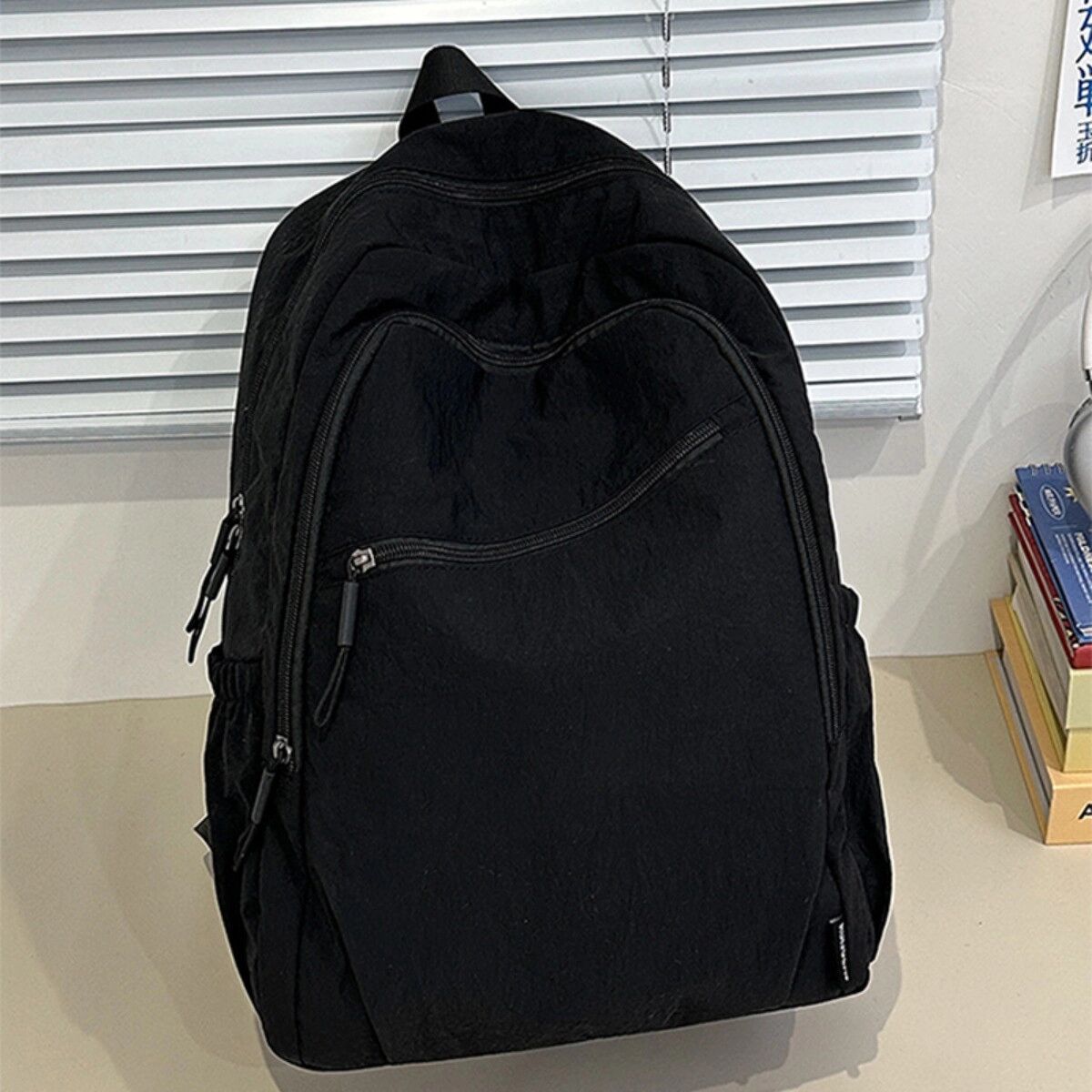 INF Nylon-Rucksack – Leicht, Geräumig 20-35l Lässiger Reise- und Laptop-Rucksack mit verstellbaren Schultergurten Schwarz