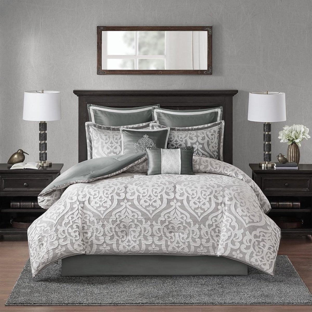 8-delig zilverkleurig dekbedset met jacquard damast motief voor queen size bedden