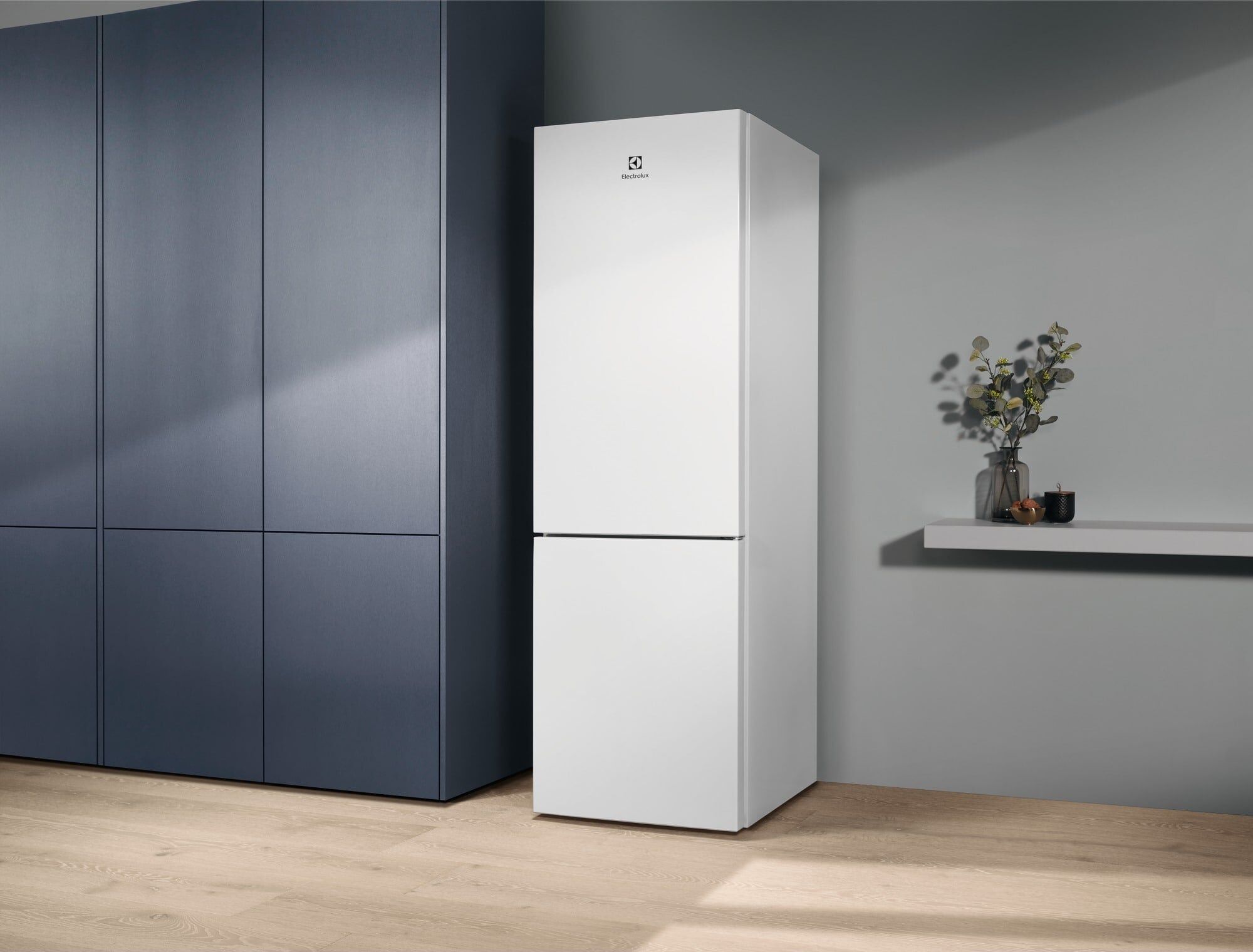 Electrolux Frigorifero con Congelatore Libera Installazione Serie 600 TwinTech® LNT5ME32W1 Total No Frost 186 cm