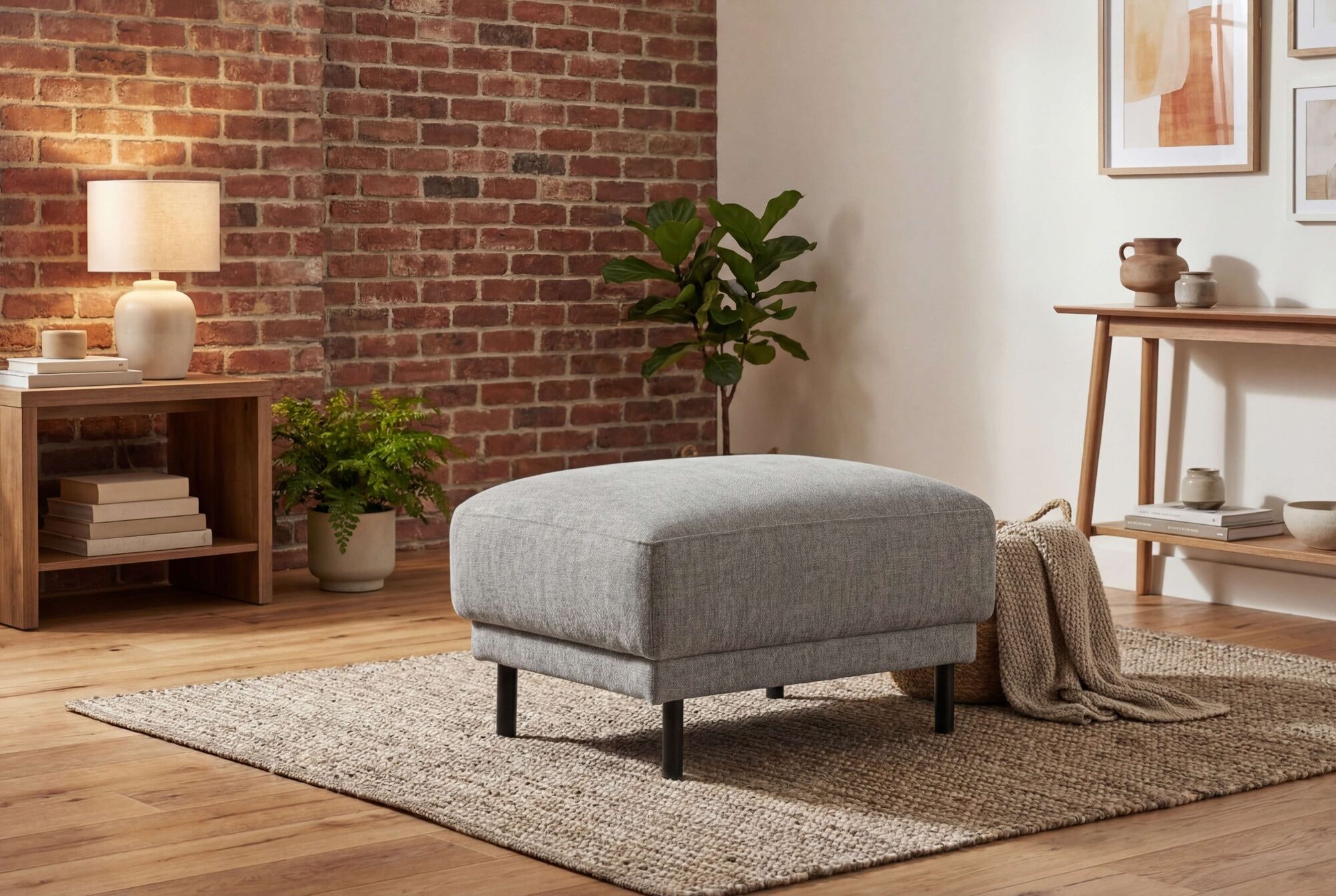 Polsterhocker GOODPRODUCT "Sveeva, 73x57 cm, schwarze Metallfüsse", grau (taupe), B:73cm H:47cm T:57cm, 100% PES, Hocker, Polsterhocker, langlebiger Webstoff, viele Farben zur Auswahl taupe B/H/T: 73cm x 47cm x 57cm, Webstoff