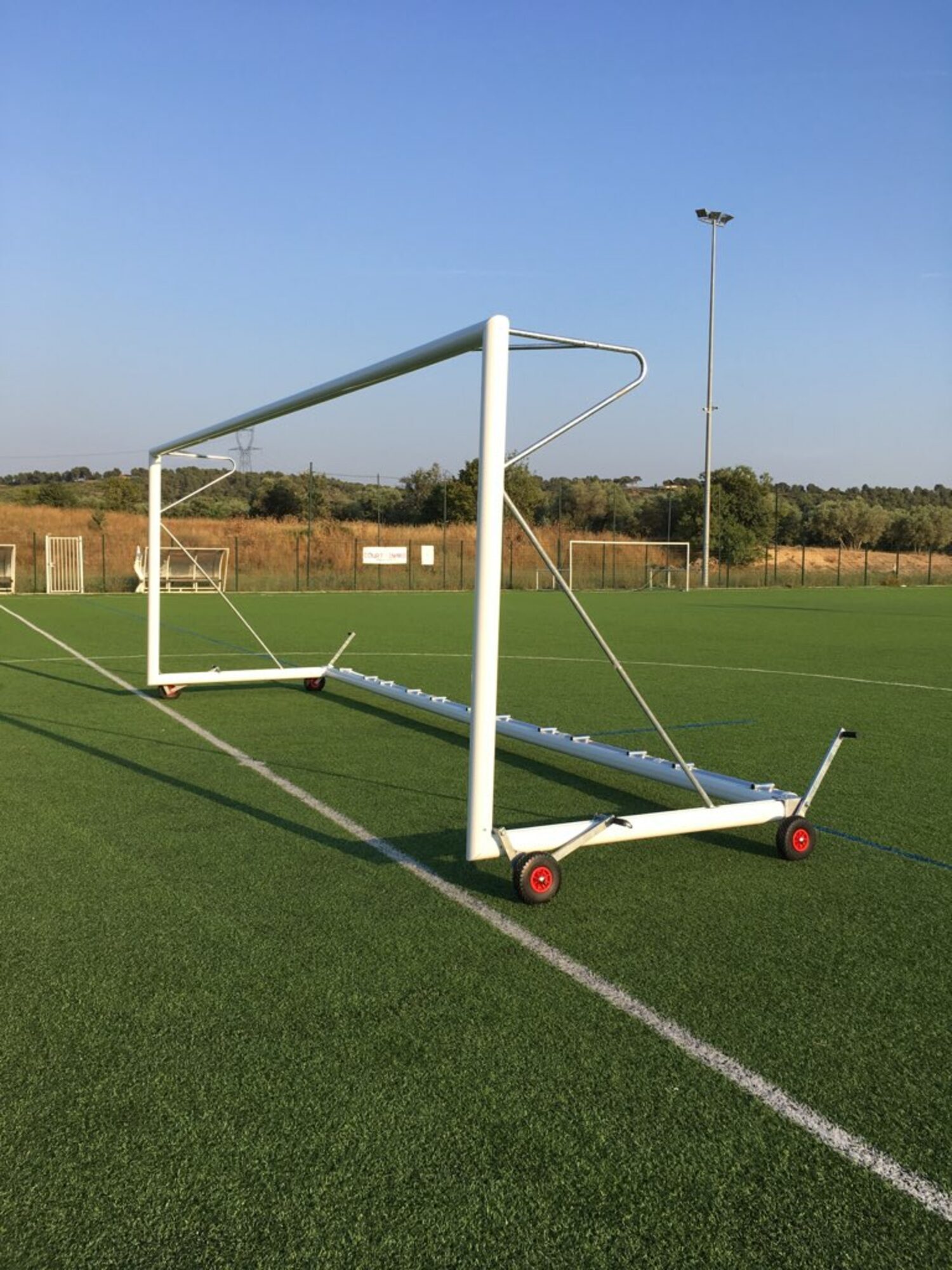Transportables selbstbeschwertes 8er-Fußballtor 6 x 2,10 m