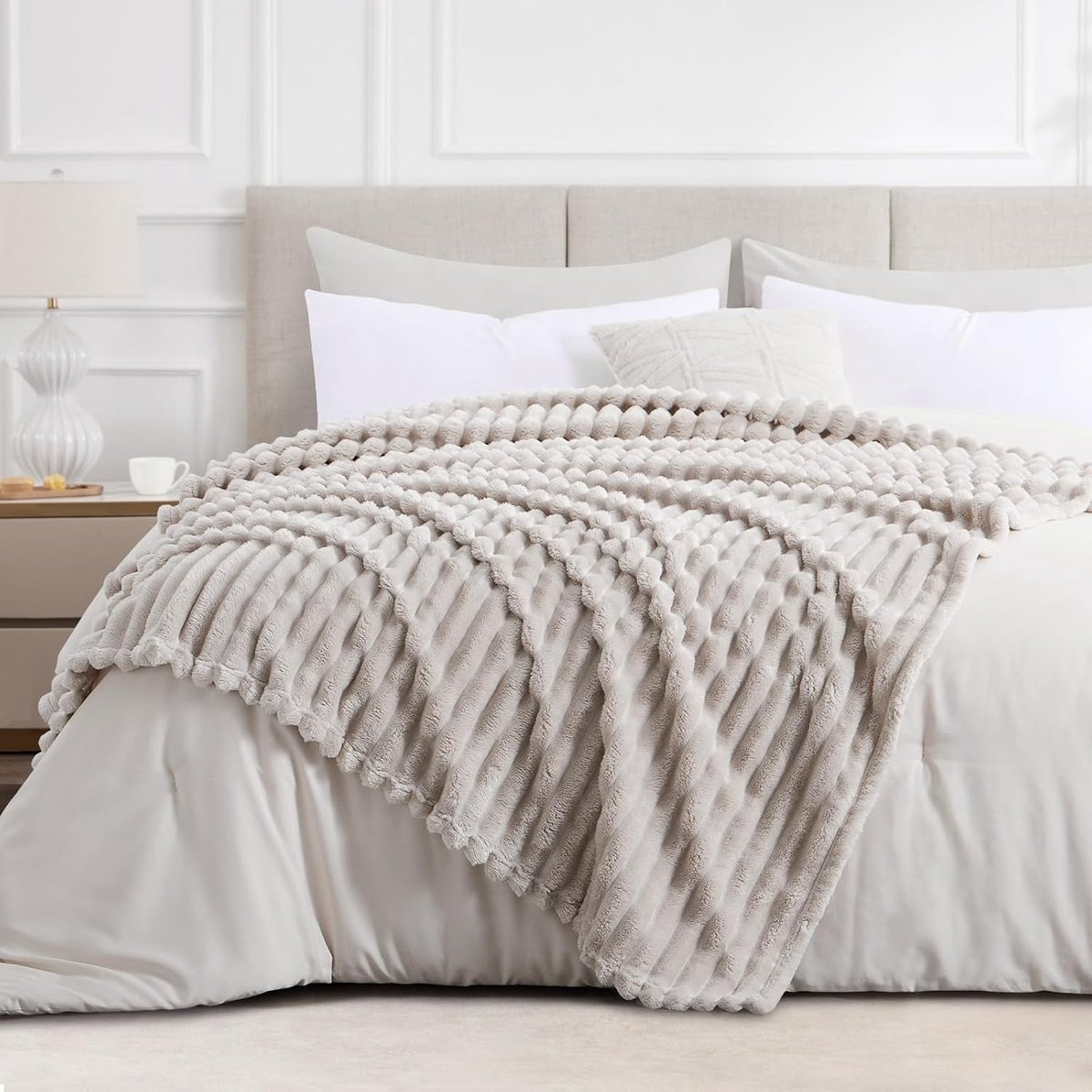 SnelShoppen Fleece Throw Blanket Extra Large - Superzacht Flanel Dekentje - Beige - 230 x 270 cm