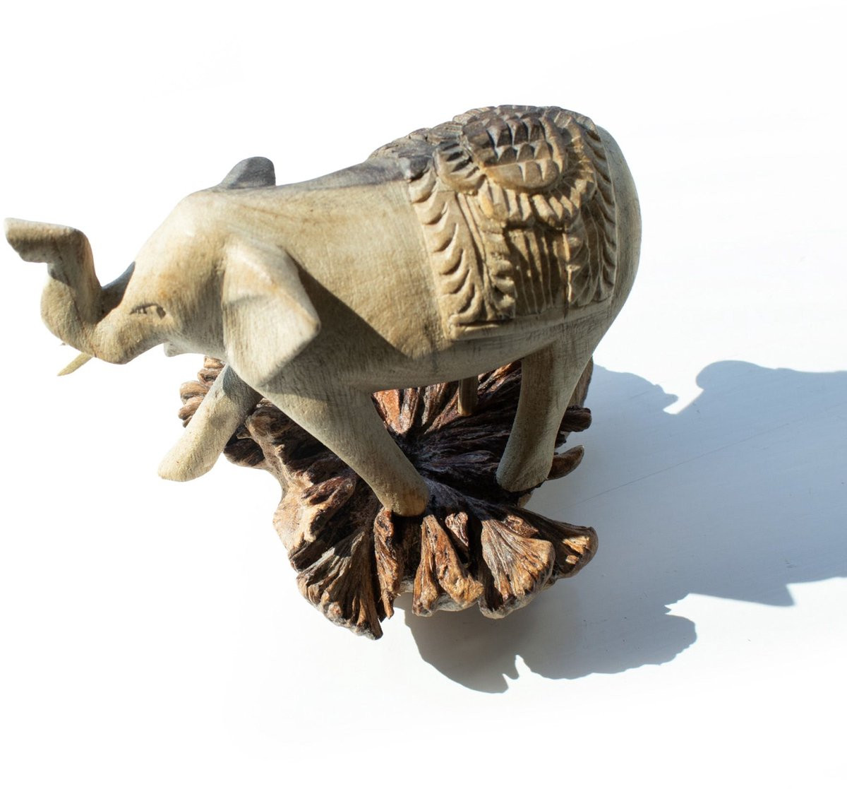 Handgemaakte Parasite Wood Art Carving Elephant Walking Decoratie voor op Tafel