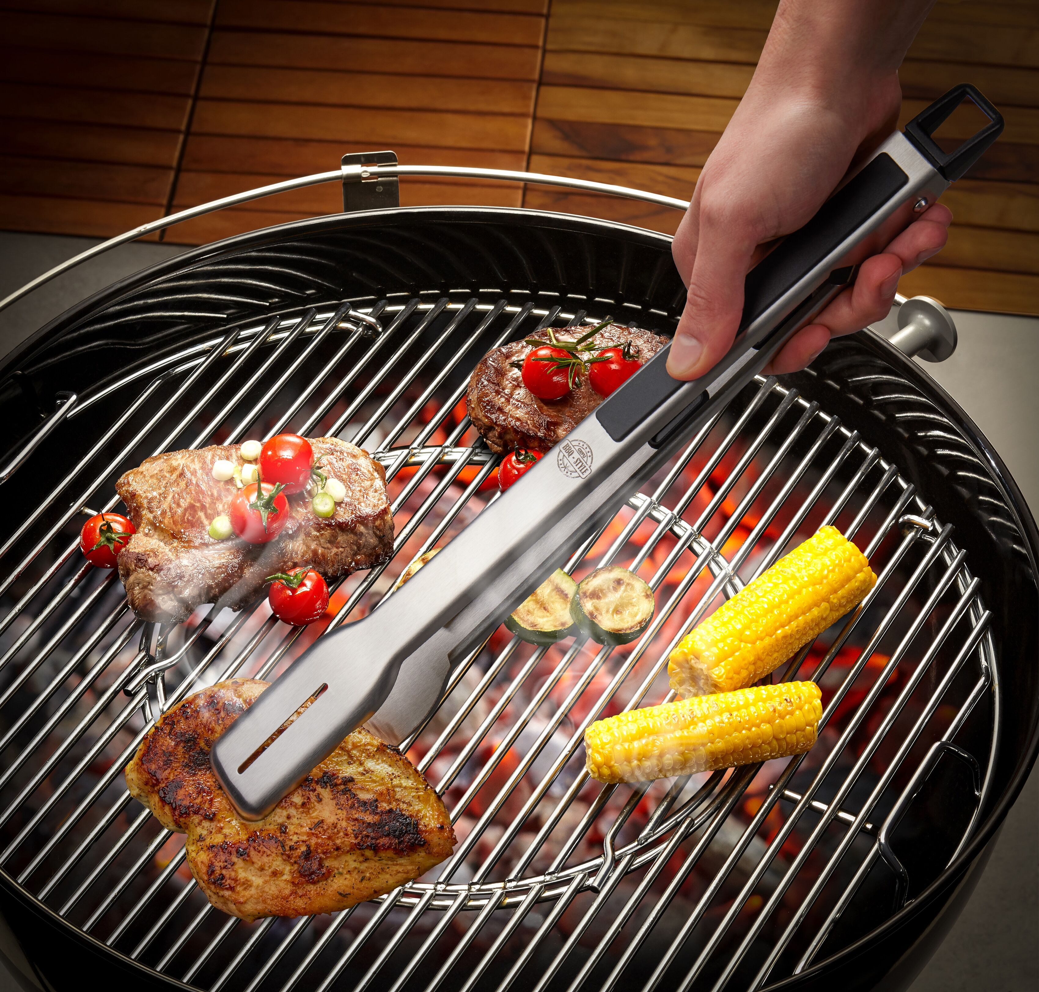 Grillzange GEFU "BBQ", silber (silberfarben, schwarz), B:4cm H:3,5cm L:42,5cm, Edelstahl, Kunststoff, Küchenzangen, Grillzange, Verriegelungsmechanismus mit integrierter Öse zum Aufhängen, Edelstahl silberfarben, schwarz L: 42,5cm